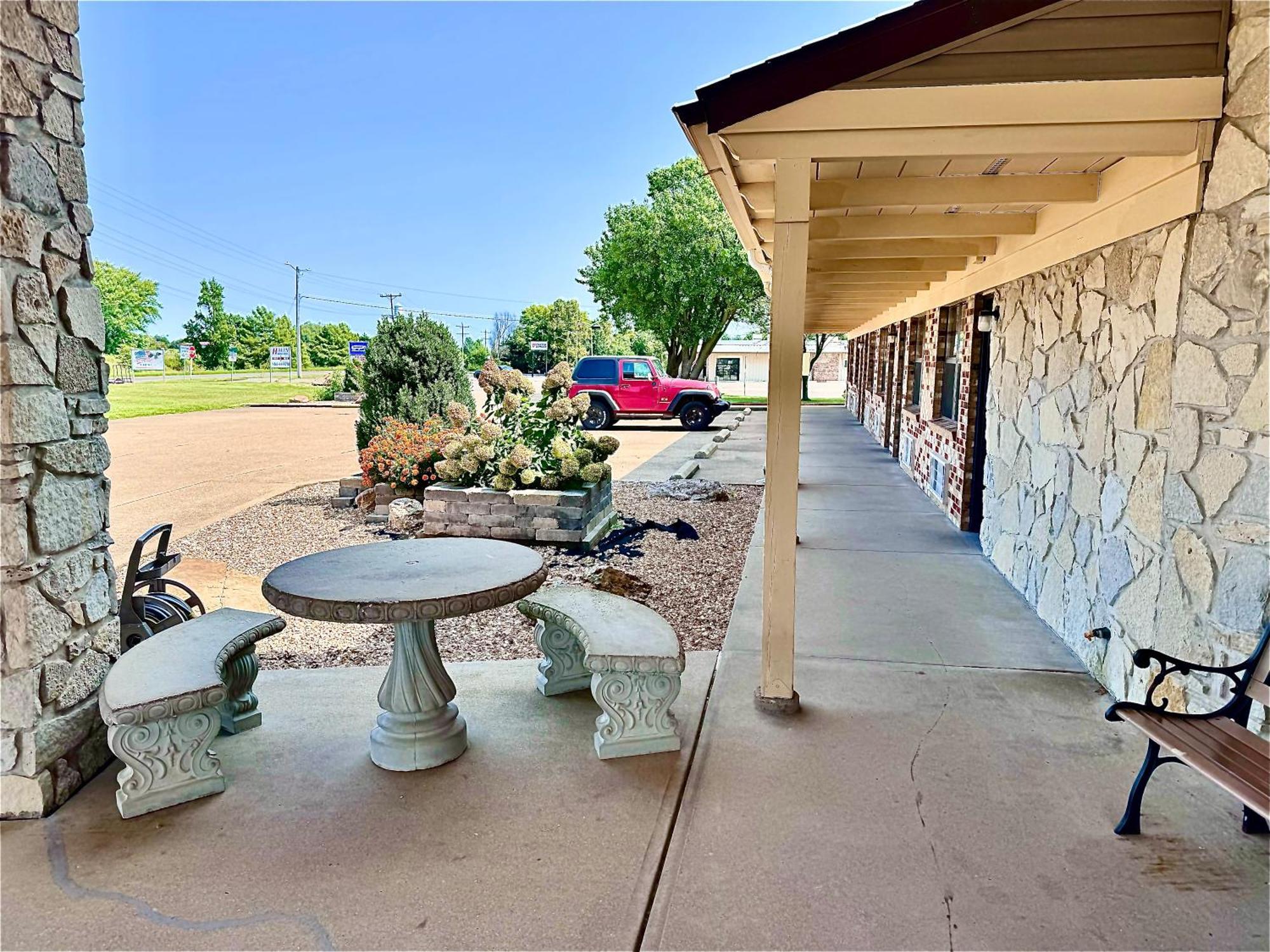 Owensville Inn Екстериор снимка