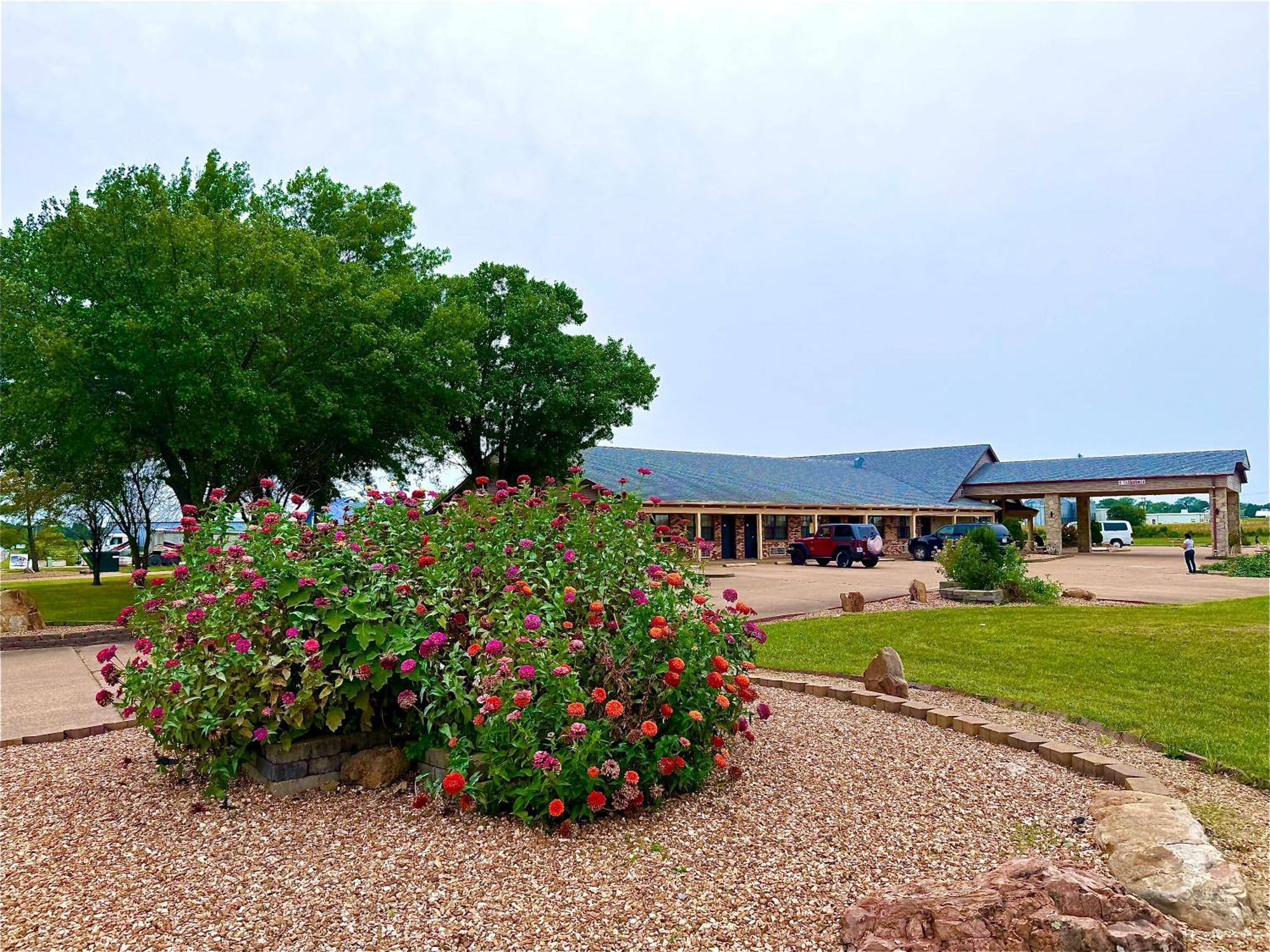 Owensville Inn Екстериор снимка